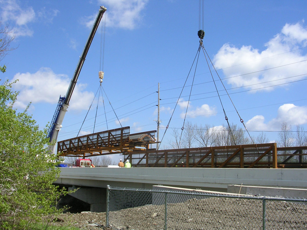 02-assembling-steel-truss-sections.jpg