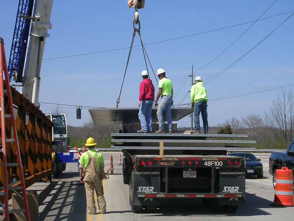 04-unloading-40ft-by-12ft-deck-panels.jpg