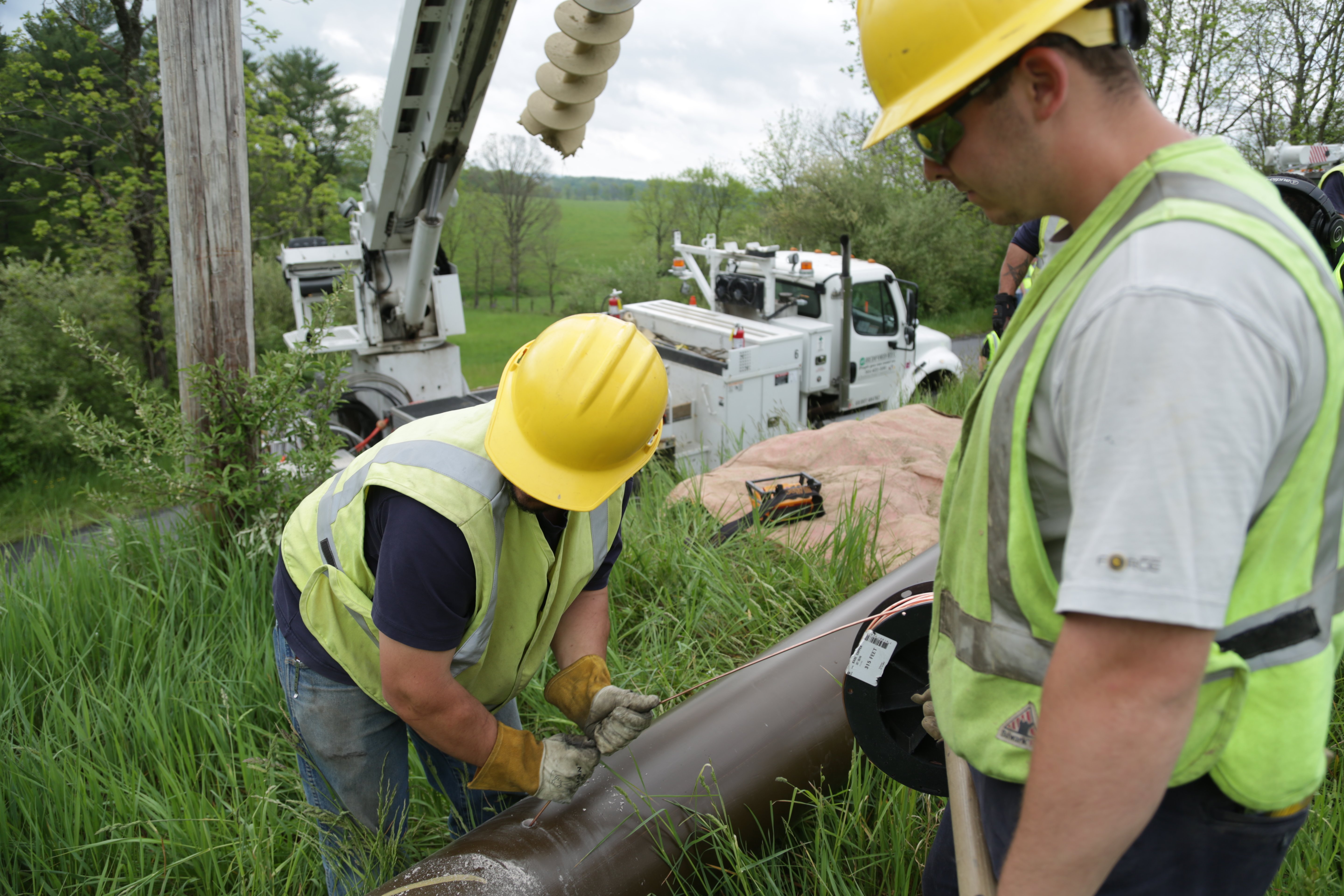 linemen-pole