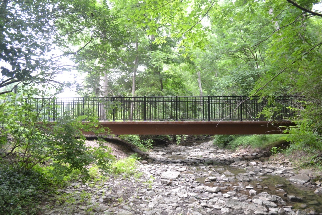 7_Side_view_of_bridge.jpg