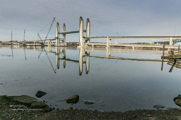 4 - SL - The lift span can raise to allow ships to pass beneath, or lower to allow the train to use the lower deck.jpg