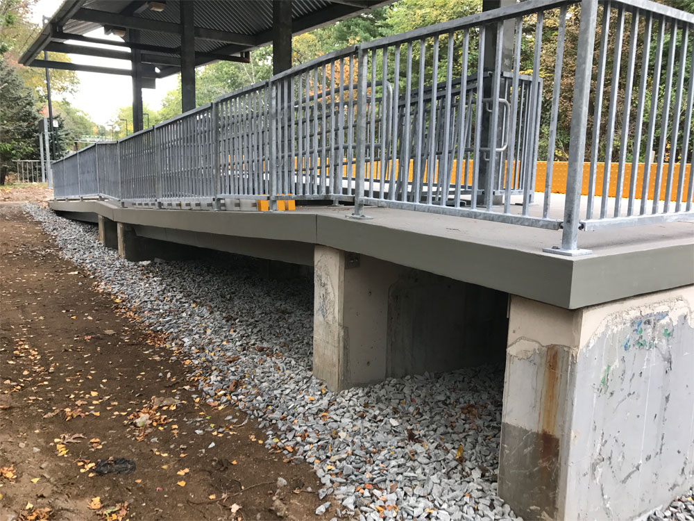7 Back View Of Platform