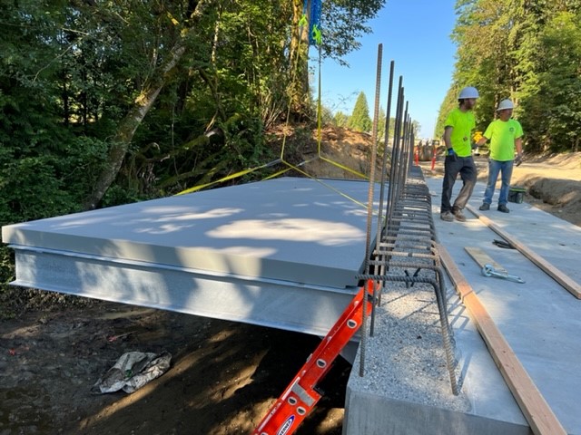 Snohomish-Cantilever-Sidewalk-236-deck-on-beams