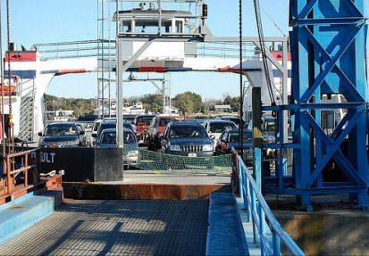 St. Johns River Ferry moves cars and passengers