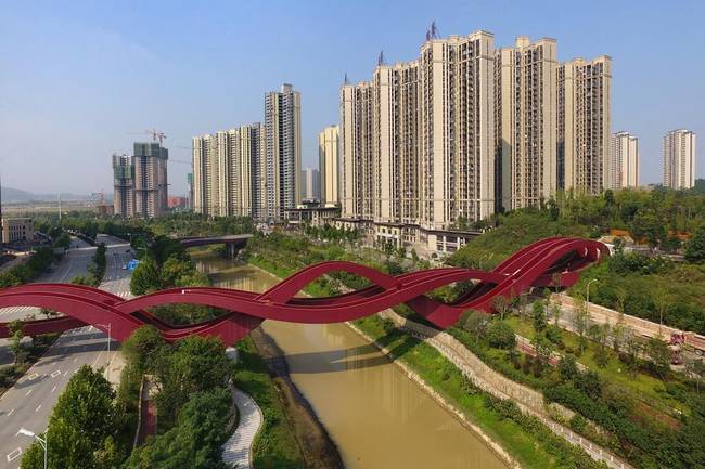 The Pedestrian Bridge That Looks Like a Lucky Roller Coaster